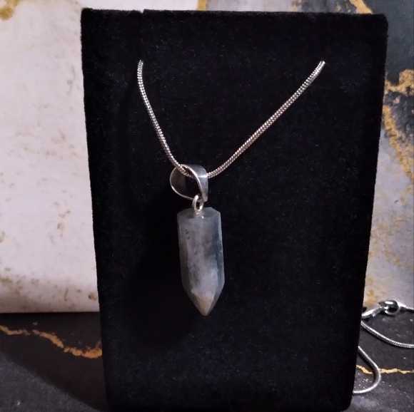 Fire Labradorite Pointer Pendant Silver + Free Chain - Picture 8 of 14